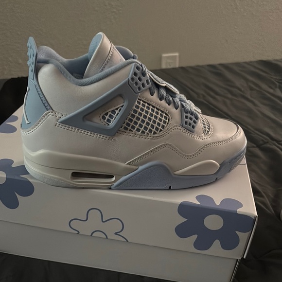 Brand new women’s air jordan 4 retro